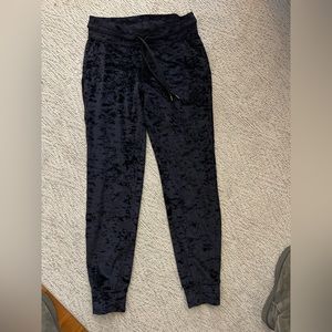 LULULEMON black ready to crush joggers